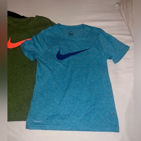 nike t-shirts - Picture 2 of 5